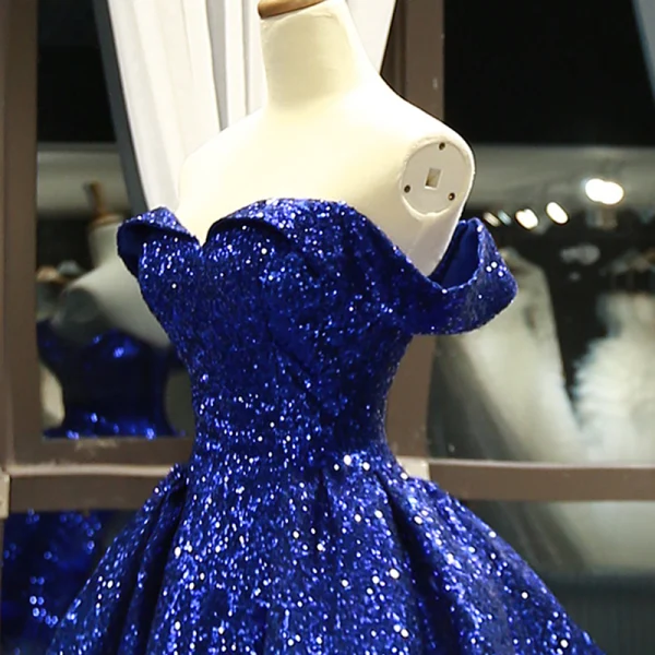 Scintillantes Bleu Roi Dégradé De Couleur Argenté Paillettes Tapis rouge Robe De Soirée 2023 Princesse De l'épaule Manches Courtes Appliques Fleur Perlage Plumes Chapel Train