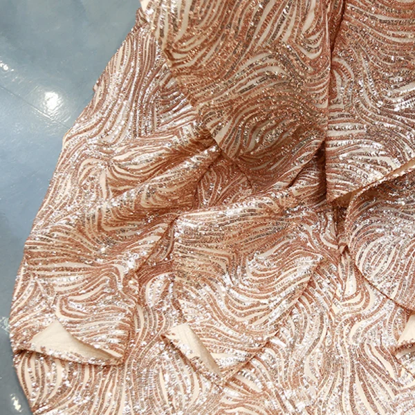 Scintillantes Doré Paillettes Tapis rouge Robe De Soirée 2023 Trompette / Sirène De l'épaule Manches Courtes Appliques Fleur Perlage Plumes Tribunal Train Dos Nu