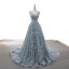 Haut de Gamme Gris Bleu Ciel Robe De Soirée 2023 Princesse Transparentes Col v profond Sans Manches Appliques En Dentelle Perlage Tribunal Train Volants Dos Nu