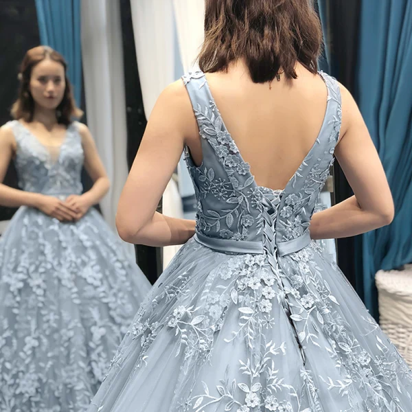 Haut de Gamme Gris Bleu Ciel Robe De Soirée 2023 Princesse Transparentes Col v profond Sans Manches Appliques En Dentelle Perlage Tribunal Train Volants Dos Nu