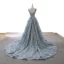 Haut de Gamme Gris Bleu Ciel Robe De Soirée 2023 Princesse Transparentes Col v profond Sans Manches Appliques En Dentelle Perlage Tribunal Train Volants Dos Nu