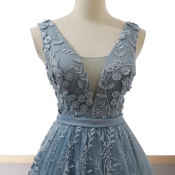Haut de Gamme Gris Bleu Ciel Robe De Soirée 2023 Princesse Transparentes Col v profond Sans Manches Appliques En Dentelle Perlage Tribunal Train Volants Dos Nu