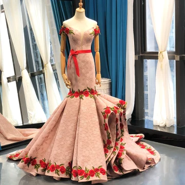 Luxe Perle Rose Dentelle Robe De Soirée 2023 Trompette Sirène De L Épaule Manches Courtes Appliques Brodé Fleur Ceinture Tribunal Train Volants Dos Nu Robe De Ceremonie