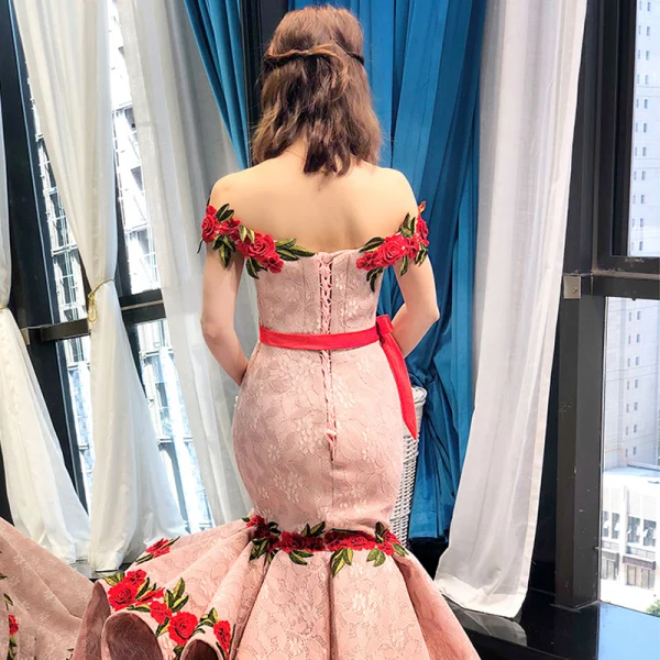 Luxury / Gorgeous Pearl Pink Lace Evening Dresses  2023 Trumpet / Mermaid Off-The-Shoulder Short Sleeve Appliques Embroidered Flower Sash Court Train Ruffle Backless Formal Dresses
