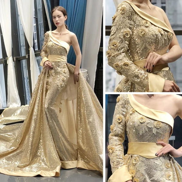 Glitzernden Gold Pailletten Roter Teppich Abendkleider 2023 A Linie One-Shoulder Lange Ärmel Stoffgürtel Applikationen Blumen Perlenstickerei Kapelle-Schleppe Rüschen Rückenfreies