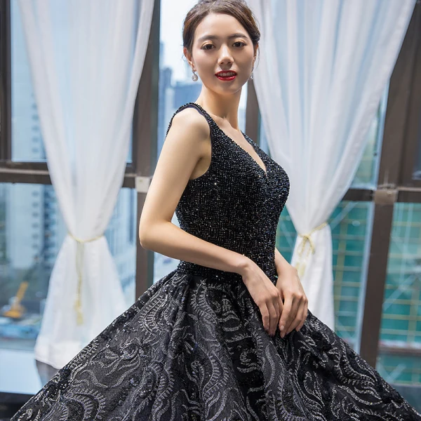 Luxury / Gorgeous Handmade  Beading Black Prom Dresses 2023 Ball Gown Deep V-Neck Sleeveless Appliques Lace Chapel Train Backless Ruffle Formal Dresses