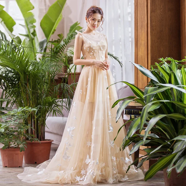 Luxe Champagne Été La Mariée Robe De Mariée 2020 Princesse Transparentes Encolure Carrée Sans Manches Dos Nu Papillon Appliques En Dentelle Tribunal Train Volants