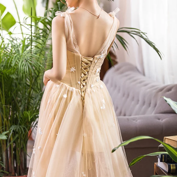 Luxe Champagne Été La Mariée Robe De Mariée 2020 Princesse Transparentes Encolure Carrée Sans Manches Dos Nu Papillon Appliques En Dentelle Tribunal Train Volants