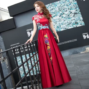 Style Chinois Bordeaux Transparentes Robe De Soirée 2018 Princesse Col Haut Manches Courtes Brodé Noeud Ceinture Longue Volants Dos Nu Robe De Ceremonie