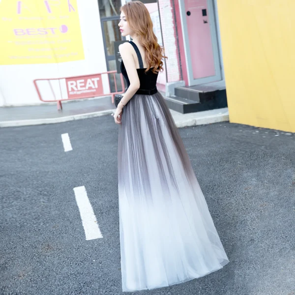Modern / Fashion Black Gradient-Color White Suede Evening Dresses 2018 A-Line / Princess Shoulders Sleeveless Floor-Length / Long Ruffle Backless Formal Dresses