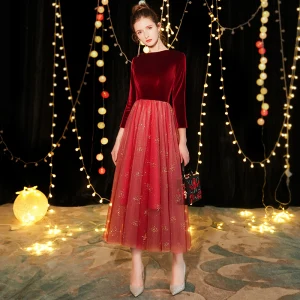 Chic Belle Bordeaux Daim De Retour Robe De Graduation 2019 Princesse Encolure Carrée 3 4 Manches Glitter Tulle Thé Longueur Volants Robe De Ceremonie