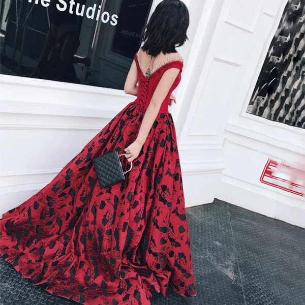 Luxury / Gorgeous Burgundy Prom Dresses 2018 A-Line / Princess See-through Scoop Neck Cap Sleeves Rhinestone Printing Flower Satin Sweep Train Ruffle Backless Formal Dresses