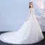 Abordable Blanche Percé Robe De Mariée 2017 Robe Boule Encolure Dégagée Manches Longues Dos Nu Appliques En Dentelle Chapel Train