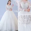 Abordable Blanche Percé Robe De Mariée 2017 Robe Boule Encolure Dégagée Manches Longues Dos Nu Appliques En Dentelle Chapel Train