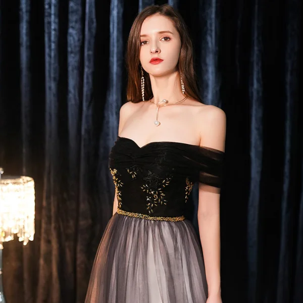 Eleganckie Czarne Sukienki Wieczorowe 2019 Princessa Przy Ramieniu Kótkie Rękawy Frezowanie Szarfa Długie Wzburzyć Bez Pleców Sukienki Wizytowe