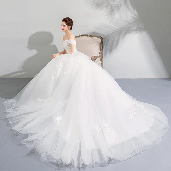 Erschwinglich Weiß Brautkleider / Hochzeitskleider 2019 A Linie Off Shoulder Kurze Ärmel Rückenfreies Applikationen Spitze Gekreuzte Träger Kapelle-Schleppe Rüschen