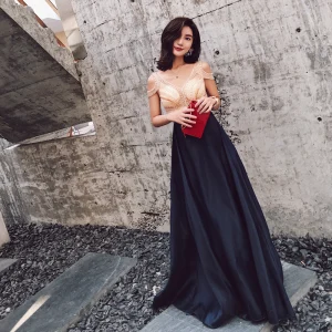 Luxe Bleu Marine Robe De Soirée 2018 Princesse V Cou Manches Courtes Perlage Train De Balayage Volants Dos Nu Robe De Ceremonie