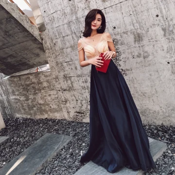 Luxe Bleu Marine Robe De Soirée 2018 Princesse V Cou Manches Courtes Perlage Train De Balayage Volants Dos Nu Robe De Ceremonie