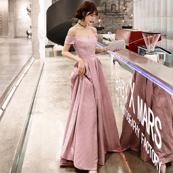 Bling Bling Pink Abendkleider 2019 A Linie Off Shoulder Kurze Ärmel Stoffgürtel Glanz Polyester Lange Rüschen Rückenfreies Festliche Kleider