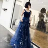 Chic / Belle Bleu Marine Robe De Soirée 2019 Princesse épaules Sans Manches Ceinture Glitter Étoile Longue Volants Dos Nu Robe De Ceremonie