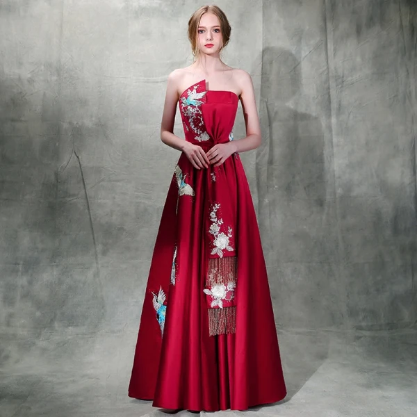 Traditional Modern / Fashion Burgundy Satin Evening Dresses 2019 A-Line / Princess Strapless Sleeveless Sash Embroidered Tassel Rhinestone Floor-Length / Long Ruffle Backless Formal Dresses