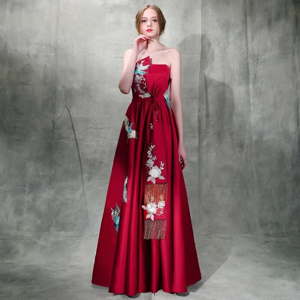 Traditional Modern / Fashion Burgundy Satin Evening Dresses 2019 A-Line / Princess Strapless Sleeveless Sash Embroidered Tassel Rhinestone Floor-Length / Long Ruffle Backless Formal Dresses