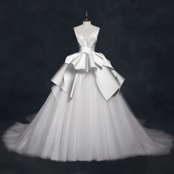 Vintage Originale Ivoire Robe De Mariée 2018 Robe Boule Transparentes V Cou Sans Manches Dos Nu Cathedral Train Volants