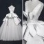 Vintage Ivory / Creme Brautkleider / Hochzeitskleider 2018 Ballkleid Durchsichtige V-Ausschnitt Ärmellos Rückenfreies Kathedrale Schleppe Rüschen