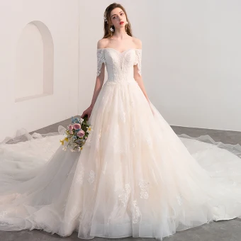 Lyx Champagne Bröllopsklänningar 2018 Balklänning Av Axeln Korta Ärm Halterneck Appliqués Spets Beading Chapel Train Ruffle