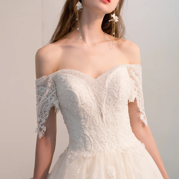 Luxus / Herrlich Champagner Brautkleider / Hochzeitskleider 2018 Ballkleid Off Shoulder Kurze Ärmel Rückenfreies Applikationen Spitze Perlenstickerei Kapelle-Schleppe Rüschen