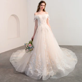 Elegant Champagne Brudekjoler 2018 Prinsesse Av Skulderen Ryggløse Korte Ermer Beading Dusk Appliques Blonder Cathedral Train Buste