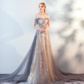 Fabuloso Gris Vestidos De Noche 2019 A Line Princess Fuera Del Hombro Manga Corta Apliques Flor Colas De La Corte Ruffle Sin Espalda Vestidos Formales