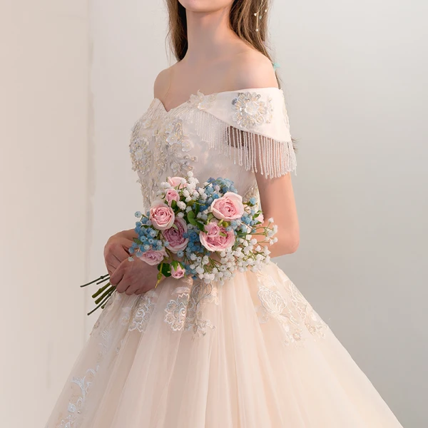 Élégant Champagne Robe De Mariée 2018 Princesse De l'épaule Dos Nu Manches Courtes Perlage Gland Appliques En Dentelle Cathedral Train Volants