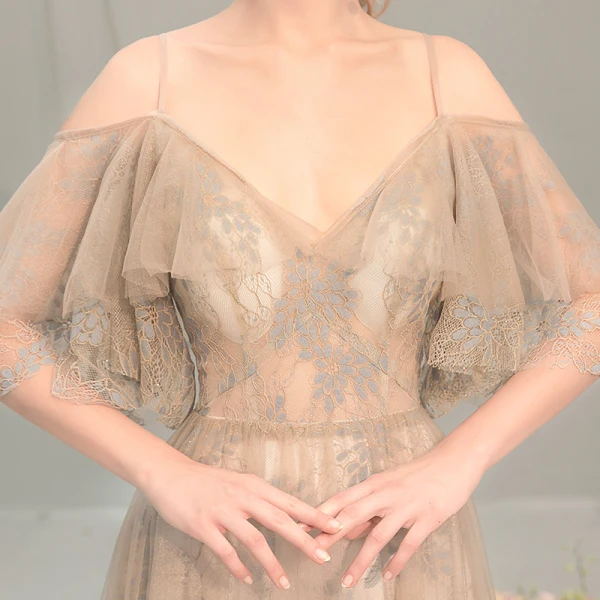 Élégant Champagne Robe De Soirée 2019 Princesse Bretelles Spaghetti 1/2 Manches Train De Balayage Volants Dos Nu Robe De Ceremonie
