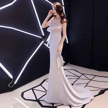 Abordable Argenté Robe De Soirée 2019 Trompette Sirène Bustier Sans Manches Tribunal Train Volants Dos Nu Robe De Ceremonie