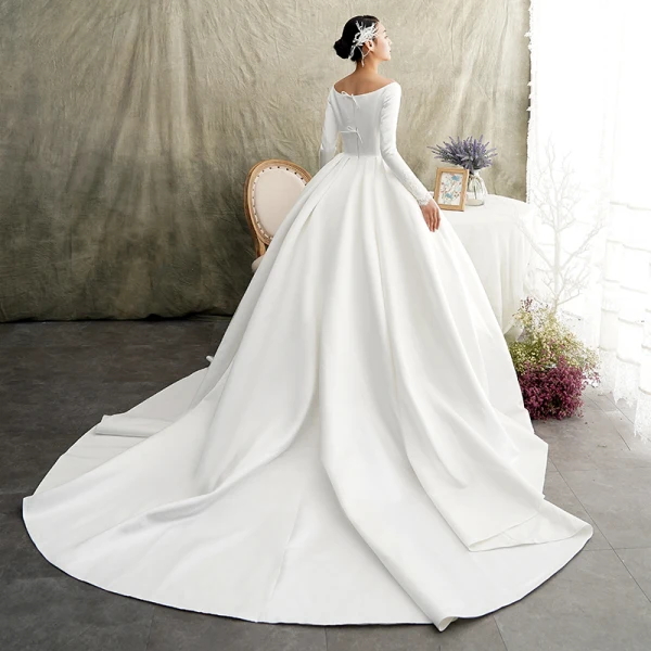 Vintage / Originale Ivoire Satin Hiver Robe De Mariée 2019 Princesse Encolure Dégagée Manches Longues Chapel Train Volants