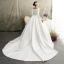 Vintage / Originale Ivoire Satin Hiver Robe De Mariée 2019 Princesse Encolure Dégagée Manches Longues Chapel Train Volants