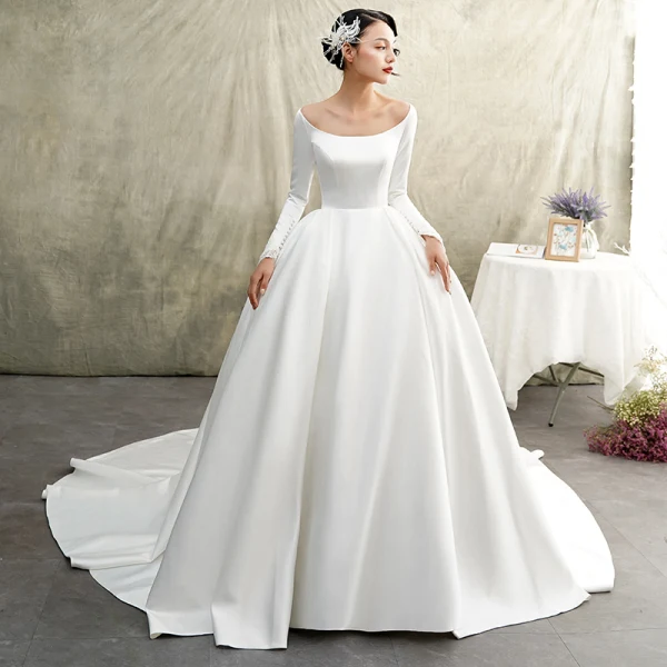 Vintage / Originale Ivoire Satin Hiver Robe De Mariée 2019 Princesse Encolure Dégagée Manches Longues Chapel Train Volants