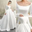 Vintage / Originale Ivoire Satin Hiver Robe De Mariée 2019 Princesse Encolure Dégagée Manches Longues Chapel Train Volants