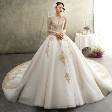Luxe Champagne Percé Robe De Mariée 2019 Princesse V Cou Manches Courtes Dos Nu Appliques En Dentelle Perlage Cathedral Train Volants