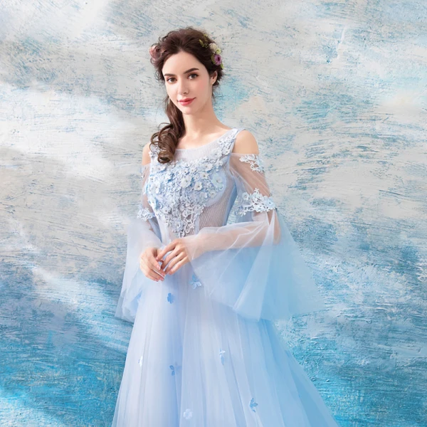 Illusion Bleu Ciel Transparentes Robe De Soirée 2019 Princesse Encolure Dégagée Manches de cloche Appliques En Dentelle Faux Diamant Tribunal Train Volants Dos Nu Robe De Ceremonie