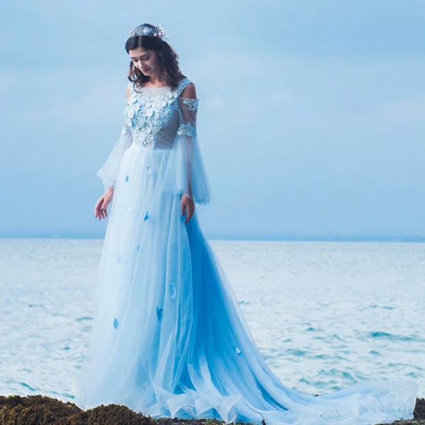 Illusion Bleu Ciel Transparentes Robe De Soirée 2019 Princesse Encolure Dégagée Manches de cloche Appliques En Dentelle Faux Diamant Tribunal Train Volants Dos Nu Robe De Ceremonie