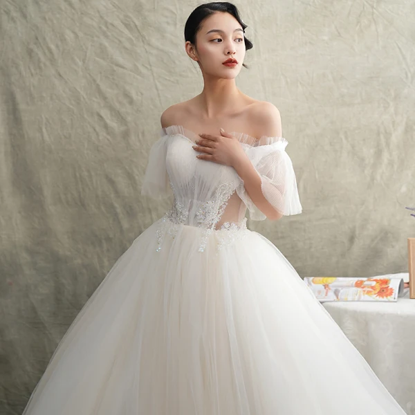 Elegante Ivory / Creme Durchsichtige Brautkleider / Hochzeitskleider 2019 Prinzessin Off Shoulder Kurze Ärmel Rückenfreies Perlenstickerei Sweep / Pinsel Zug Rüschen