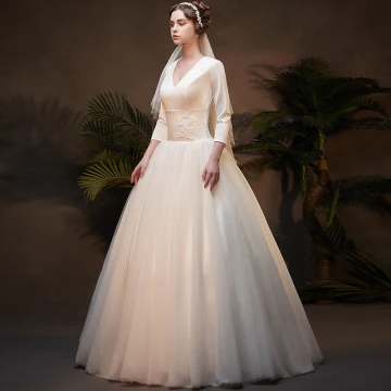 Vintage Originale Abordable Ivoire Hiver Robe De Mariée 2019 Princesse V Cou 3 4 Manches Appliques En Dentelle Longue Volants