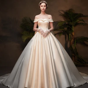 Vintage Elfenben Satin Vinter Bröllopsklänningar 2019 Balklänning Av Axeln Korta Ärm Halterneck Rosett Cathedral Train Ruffle