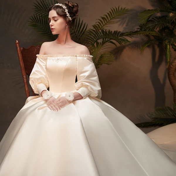 Vintage / Retro Ivory Satin Winter Wedding Dresses 2019 Princess Scoop ...
