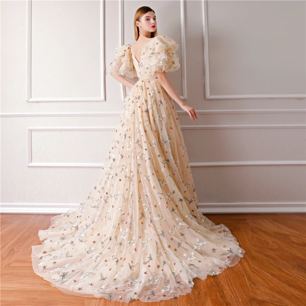 Moderne / Mode Champagne Robe De Soirée 2019 Princesse Encolure Carrée Gonflée Manches Courtes Brodé Métal Ceinture Fendue devant Chapel Train Volants Dos Nu Robe De Ceremonie