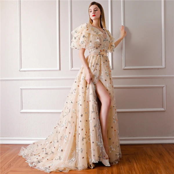 Moderne / Mode Champagne Robe De Soirée 2019 Princesse Encolure Carrée Gonflée Manches Courtes Brodé Métal Ceinture Fendue devant Chapel Train Volants Dos Nu Robe De Ceremonie