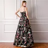 Modern / Fashion Black Prom Dresses 2019 Ball Gown Spaghetti Straps Sleeveless Embroidered Flower Floor-Length / Long Ruffle Backless Formal Dresses