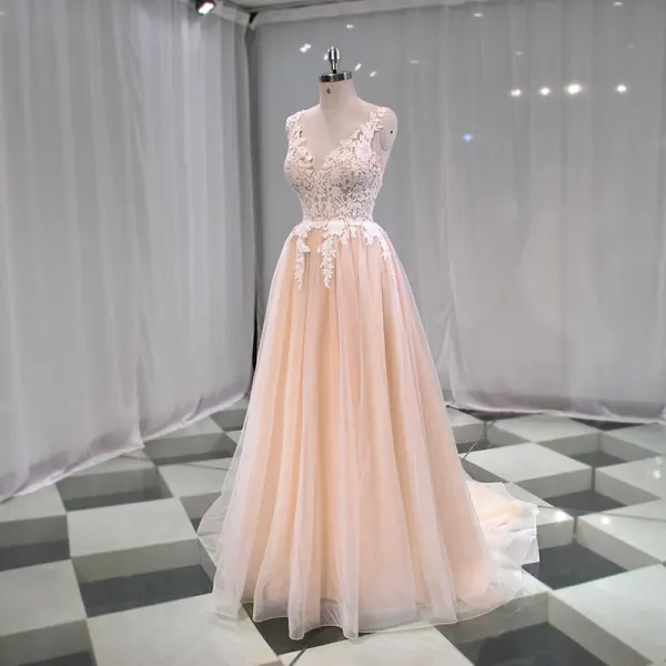 Élégant Champagne Transparentes Jardin / Extérieur Robe De Mariée 2019 Princesse V-Cou Sans Manches Appliques En Dentelle Train De Balayage Volants